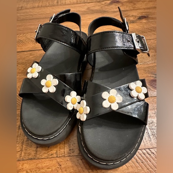 Wonder Nation Size 2 Flatform Sandals Double Buckles Black w/ Daisys - Picture 3 of 7